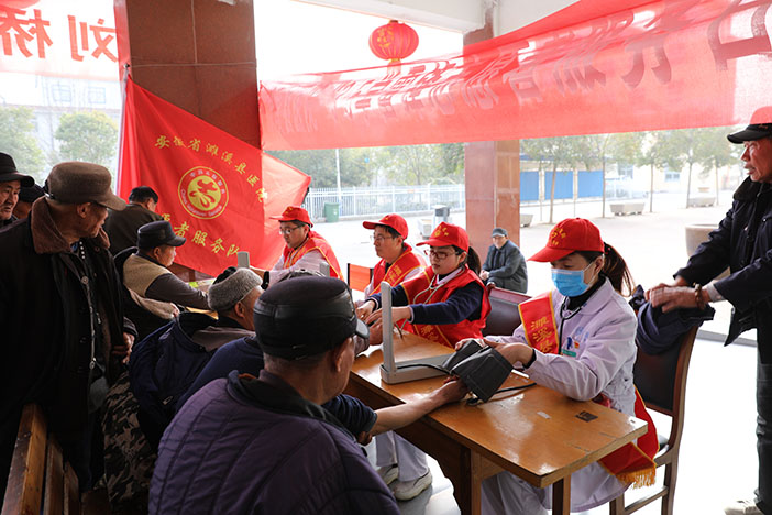 濉溪县医院“学雷锋志愿者服务队”走进养老服务中心